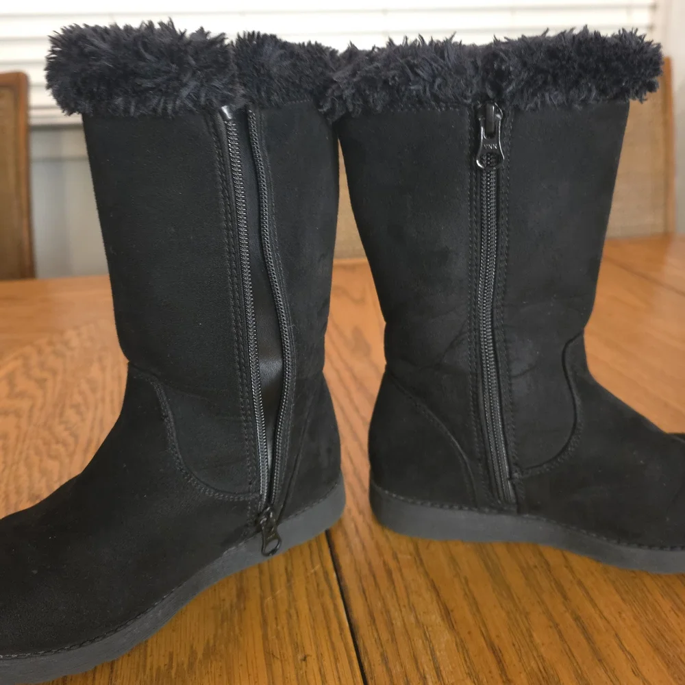 Cat &‎ Jack Black Faux-Suede Kids Winter Boots with Faux Fur Cuff and Side Zip